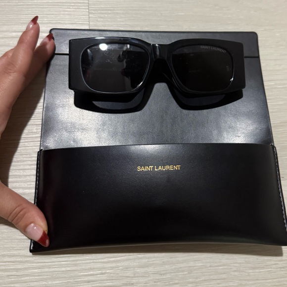 SAINT LAURENT SUNGLASSES - Picture 6 of 7